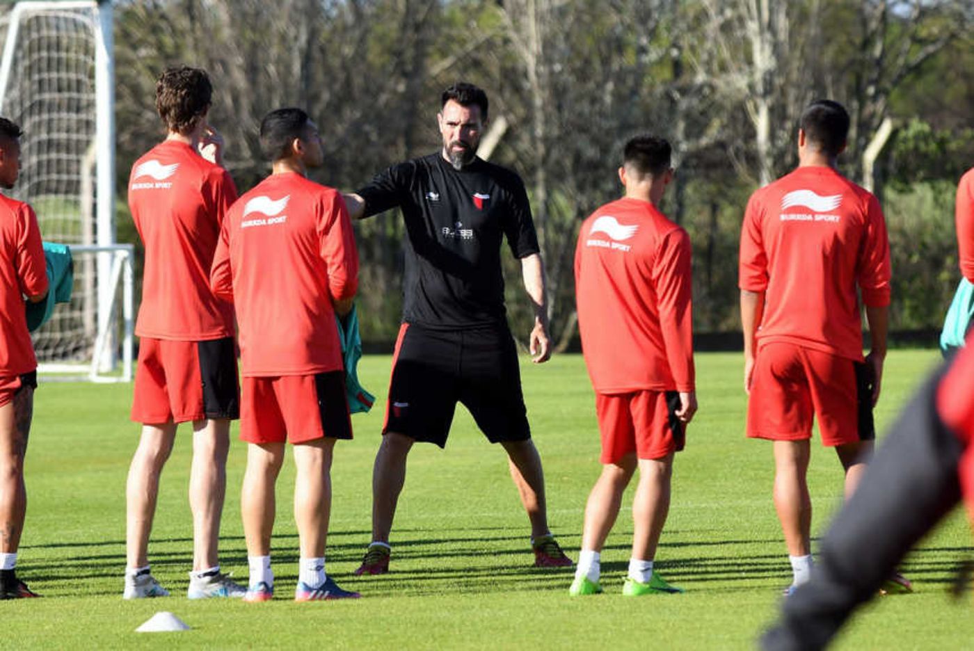 Eduardo Domínguez entrenamiento Colón.jpg