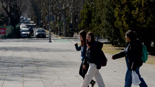 jueves fresco y soleado en la plata, a la espera de un otono que llega con buen clima