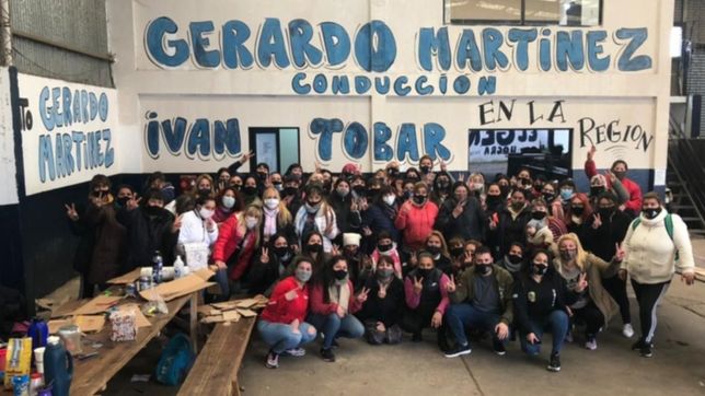 afiliadas a uocra la plata reparan juguetes para el dia del nino y preparan un megafestejo