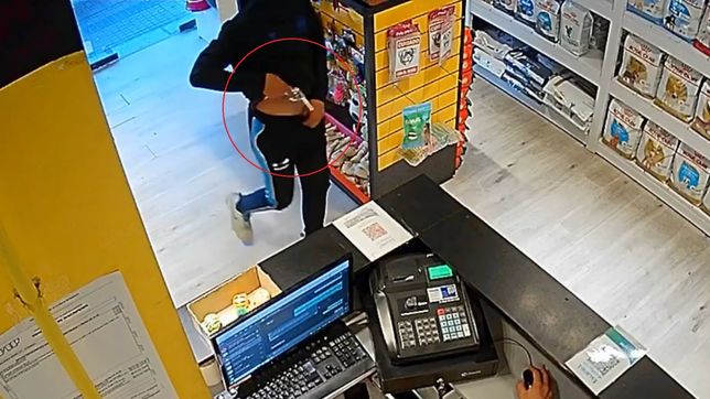 roban un pet shop de la plata a punta de pistola y en cuestion de segundos