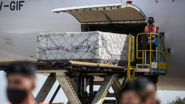 aerolineas prepara un nuevo vuelo a rusia para traer mas vacunas sputnik v