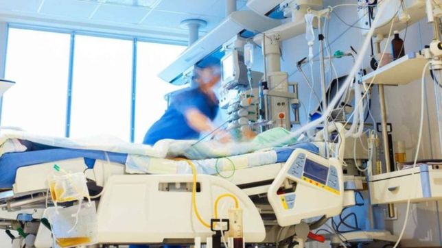 detienen a enfermera de una clinica de la plata por robar el celular a una mujer fallecida