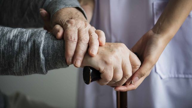 denuncian a un conocido geriatrico por presunto abandono, falta de higiene y mala atencion medica