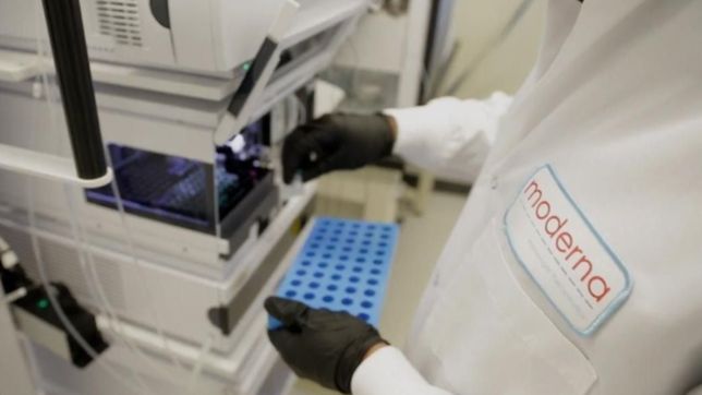moderna anuncio que su vacuna contra el covid-19 tiene una efectividad de casi el 95%