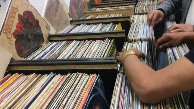 vuelve a la plata la feria de vinilos con ofertas especiales para los coleccionistas