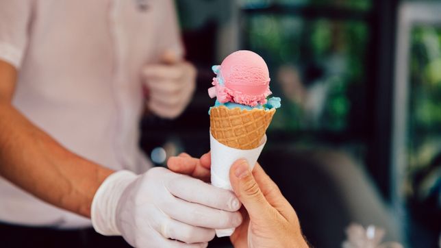 cuenta dni suma un descuento en una heladeria con sucursales en la plata