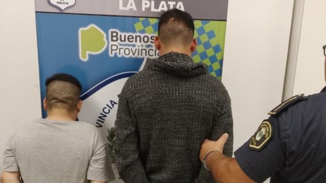 asaltaron a una mujer en plena calle, los descubrieron y cayeron tras una persecucion