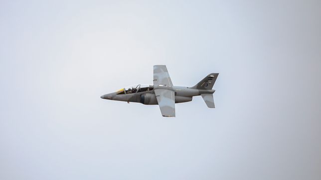 aviones militares sorprendieron a los vecinos sobrevolando la plata