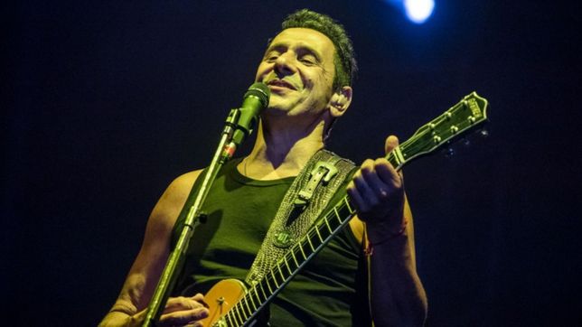 ricardo mollo paro su show en la plata, pidio un panuelo verde y hablo del aborto legal