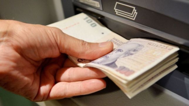 el gobierno nacional estudia dar un bono a un grupo de beneficiarios de la anses