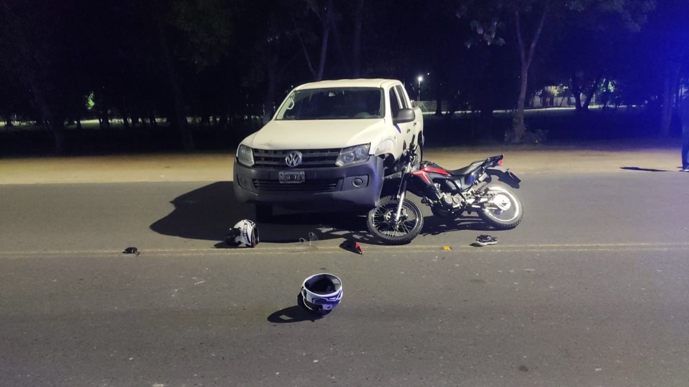 accidente entre moto y camioneta en Berisso 12-10.jfif