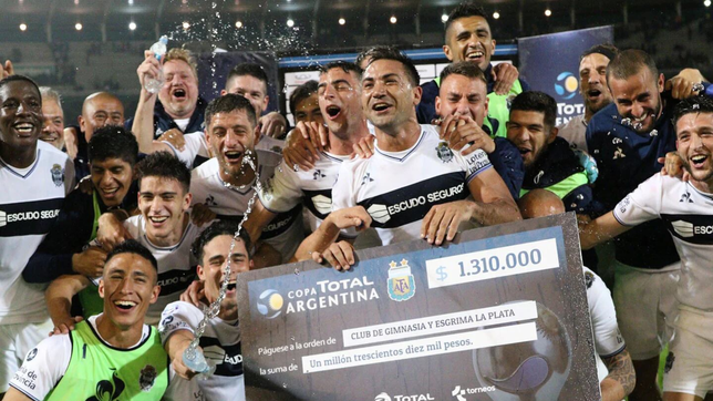 el unico antecedente entre gimnasia y boca por la copa argentina fue en cordoba