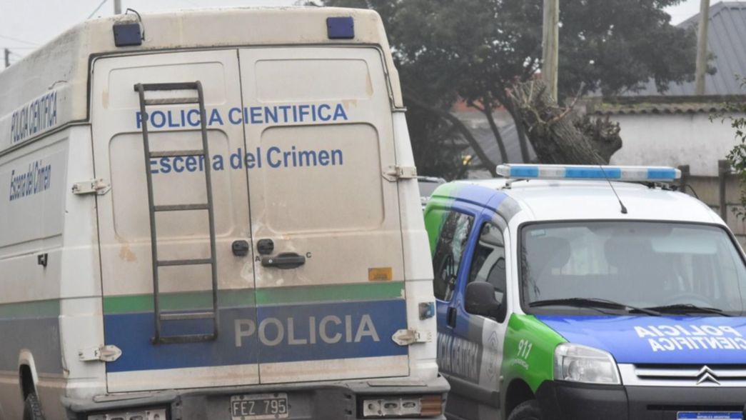 Hallan un cadáver carbonizado enterrado dentro de una casa y hay un detenido