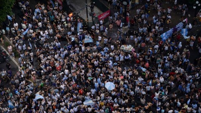 bajo la lluvia, asi se vivieron los festejos de la victoria argentina en la plata