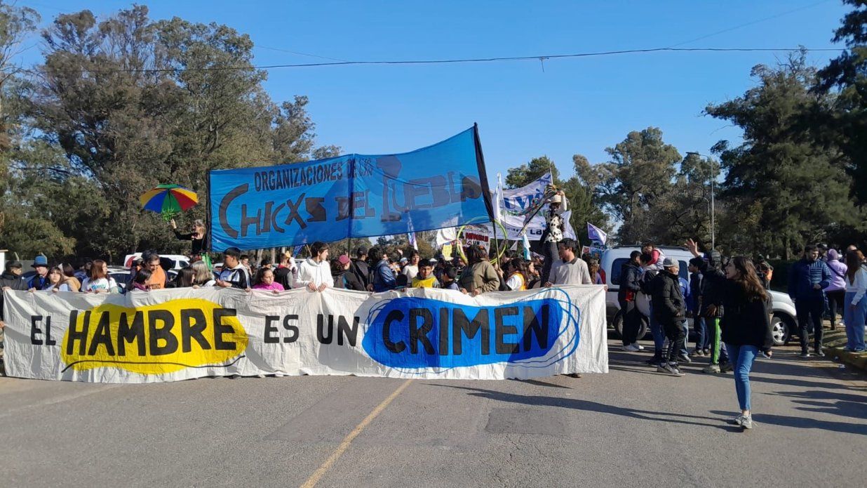 marcha el hambre es un crimen (3).jpeg