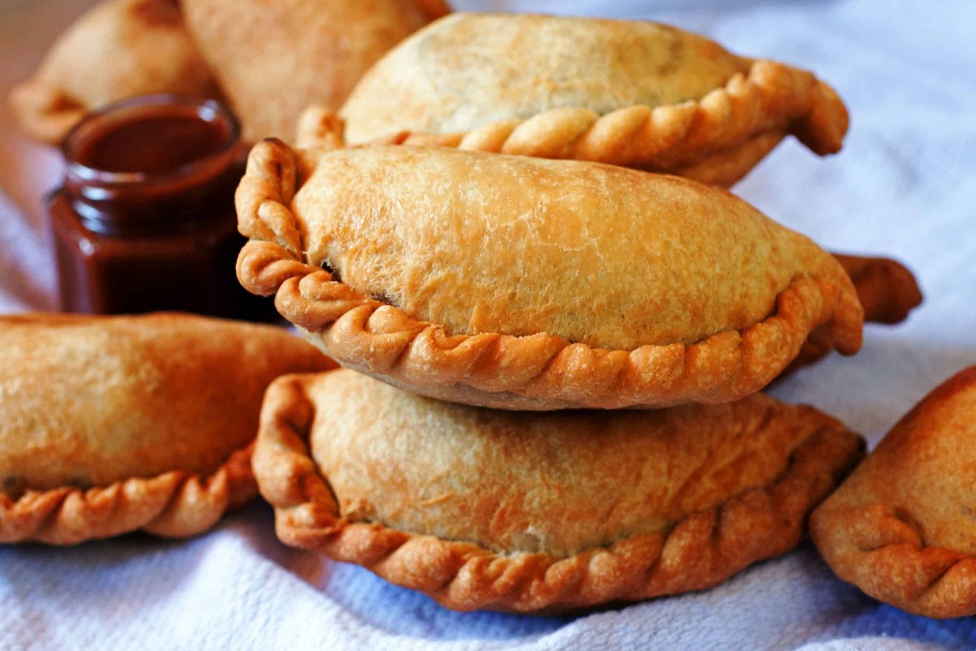 empanadas-de-pollo-bolivianas-scaled.jpg