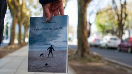 una novela sobre periodismo, la plata y el paso del tiempo: matias moscoso presenta chanchos en la ruta una novela sobre periodismo, la plata y el paso del tiempo: matias moscoso presenta chanchos en la ruta