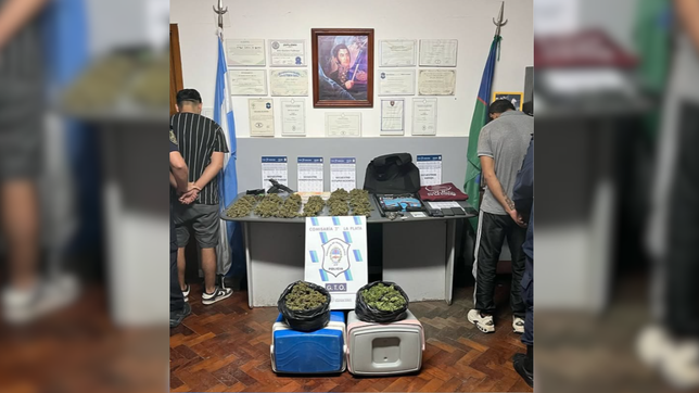 detuvieron a un policia en los hornos con casi 3 kilos de marihuana