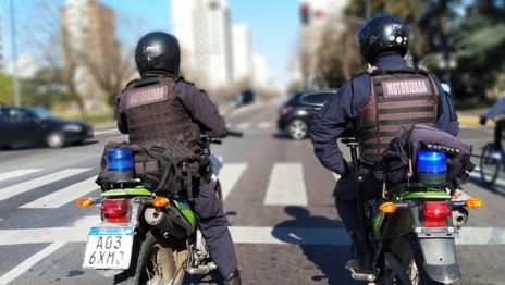 Revuelo y tensión en pleno centro de La Plata por una pelea entre trapitos