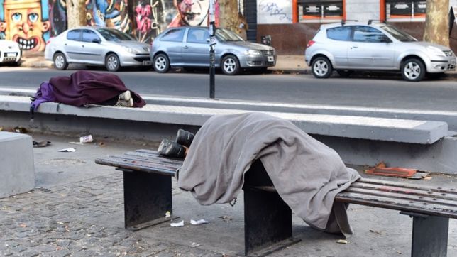 cuarentena solidaria: un grupo de amigos realiza una colecta para personas en situacion de calle