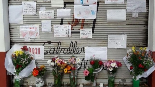 un peluquero de la plata murio por covid y los vecinos le hicieron una emotiva despedida