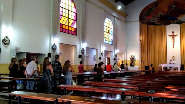 confirman la vuelta de las misas en espacios cerrados y con un 30% de aforo