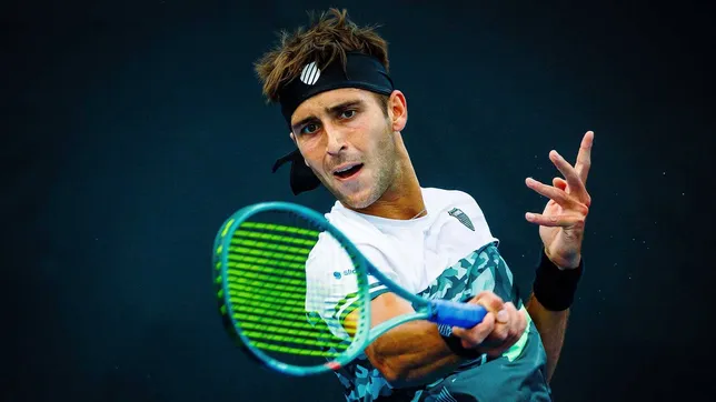 tomas etcheverry gano en un duro debut en el miami open y avanzo a la tercera ronda