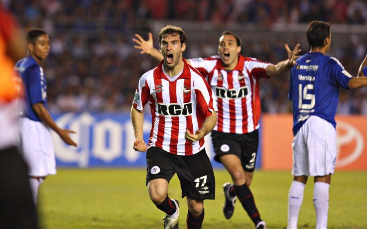 Cruzeiro Estudiantes gol Boselli.jpg