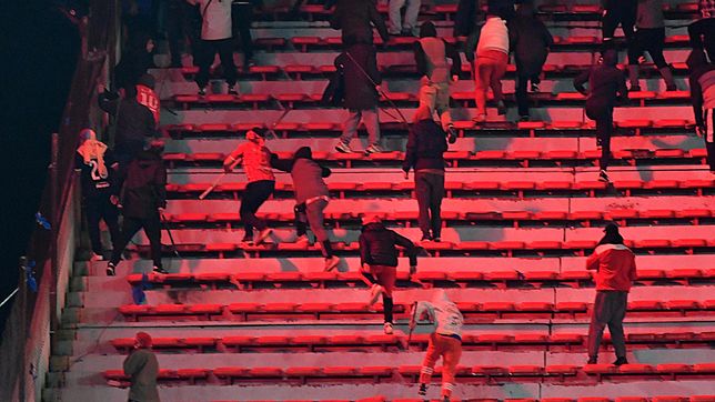 conmebol elimino a independiente de la sudamericana tras los incidentes: la u de chile avanza a cuartos