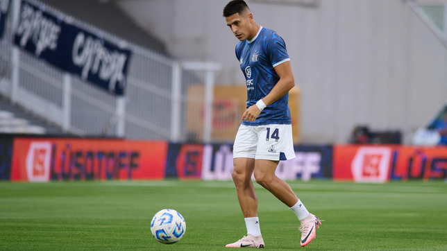 estudiantes mejoro la oferta y alejandro martinez se acerca al pincha