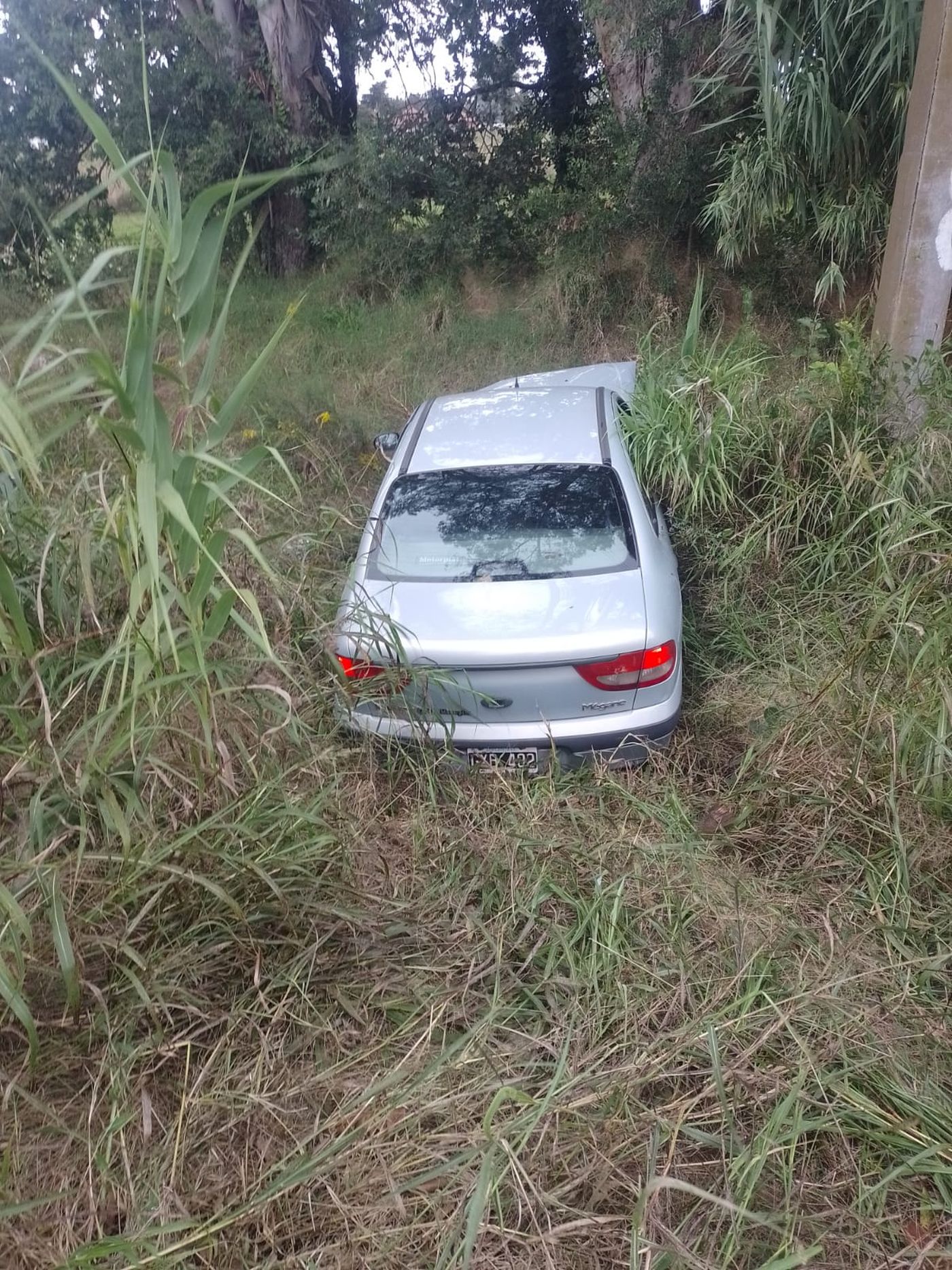 El Renault Megan conducido por el agricultor boliviano de 64 años terminó en un zanjón luego del brutal choque en Arana.