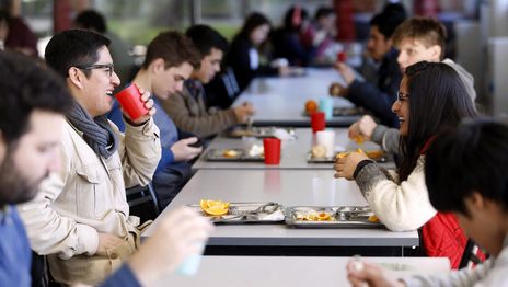 El Comedor Universitario de la UNLP reabrió sus puertas con gran asistencia