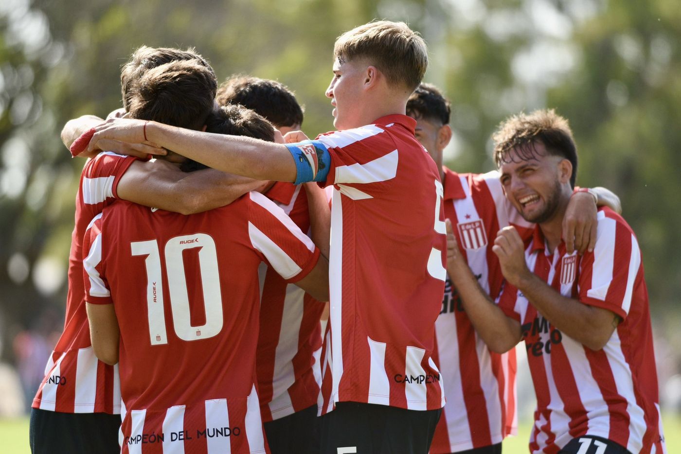 Estudiantes Reserva festejo.jpg