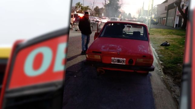 un colectivero de la plata vio un auto incendiarse, bajo con el matafuegos y lo apago