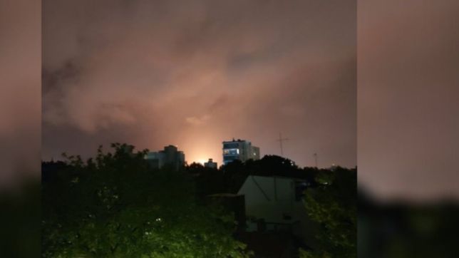con ruidos y un resplandor naranja, la petroquimica de ypf causo alarma en la region