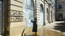 restauraron otro centenar de frentes vandalizados en la plata
