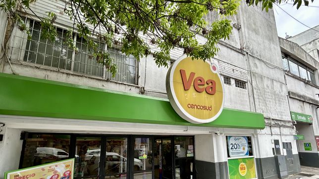 el grupo dueno de vea quiere comprar carrefour y podria deshacerse de una sucursal platense
