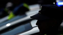 motochorros balearon a un comisario de la plata para robarle y se dieron a la fuga motochorros balearon a un comisario de la plata para robarle y se dieron a la fuga