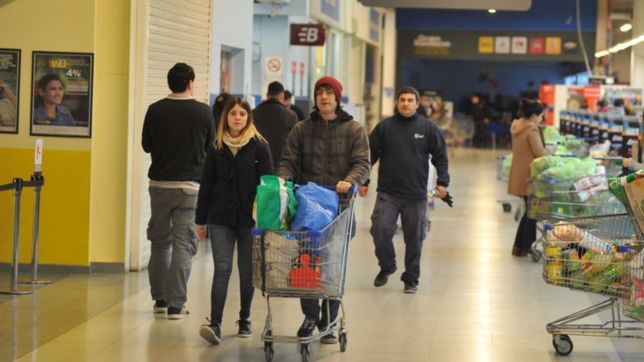 comida para perros, mermelada de frutilla y chocolate: el botin de una ladrona en walmart