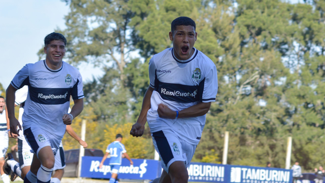 el emotivo gesto de jeremias merlo: con 18 anos recibio ayuda para darle una casa a su familia