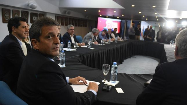 gobernadores le dieron su apoyo a massa y anunciaron a wado de pedro como jefe de campana