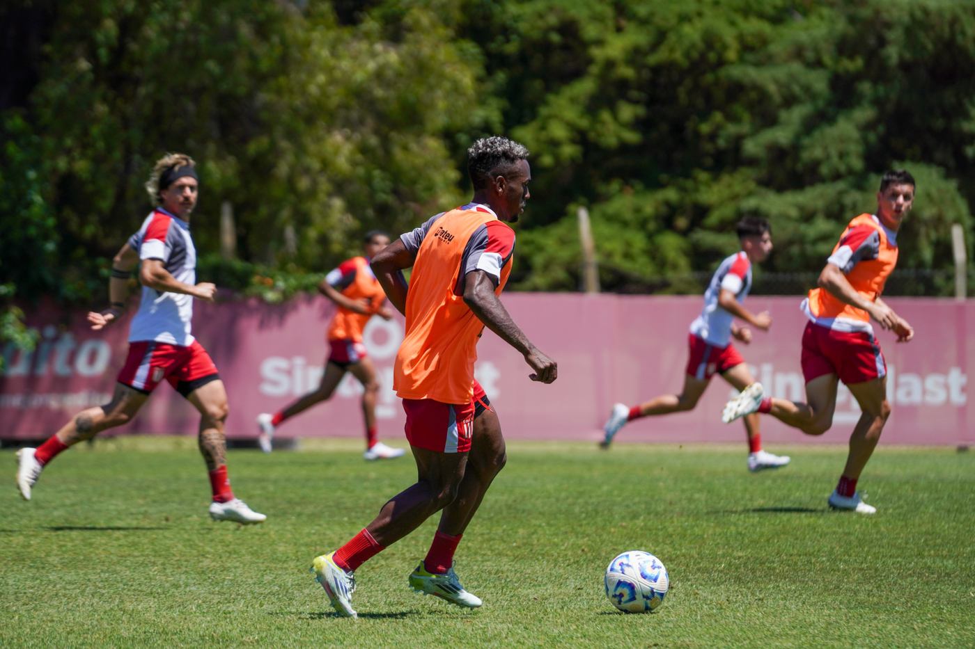 Estudiantes entrenamiento Manyoma.png