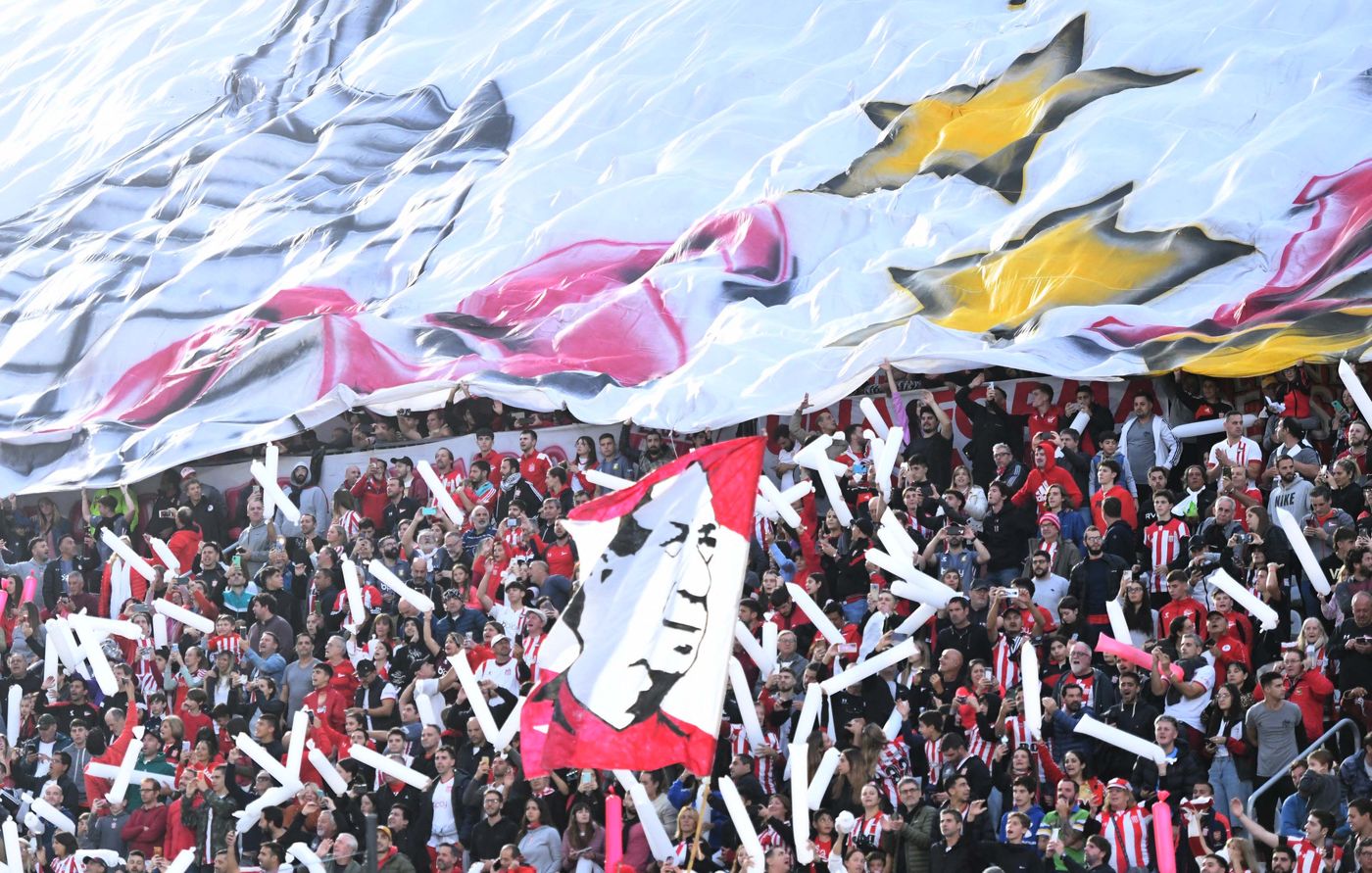 Hinchada Estudiantes (3).jpg