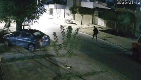 Un ladrón le abrió el auto a un policía y le robó a pocos metros de una comisaría