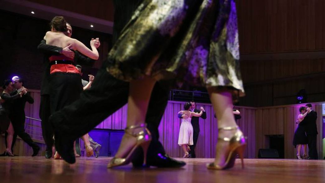 Con la Milonga de la Plaza, el tango vuelve a brillar en La Plata