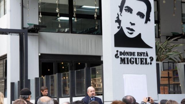 la unlp inauguro un mural y reafirmo su compromiso con la busqueda de miguel bru