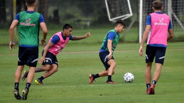 ¿cuales son los jugadores de gimnasia que destaco marcelo mendez?