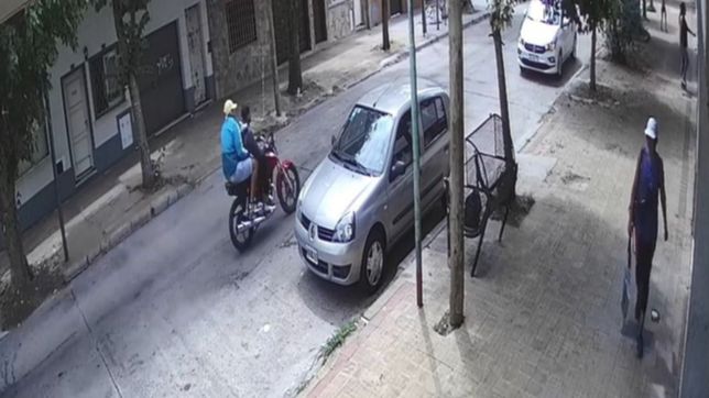 video: lo siguieron, se metieron en contramano para robarle y se salvo con lo justo