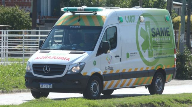 un policia retirado en moto choco con un auto y murio en la plata
