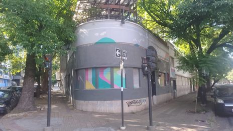 La Municipalidad de La Plata pintó de gris el colorido frente de la Editorial Malisia y tuvo que disculparse La Municipalidad de La Plata pintó de gris el colorido frente de la Editorial Malisia y tuvo que disculparse